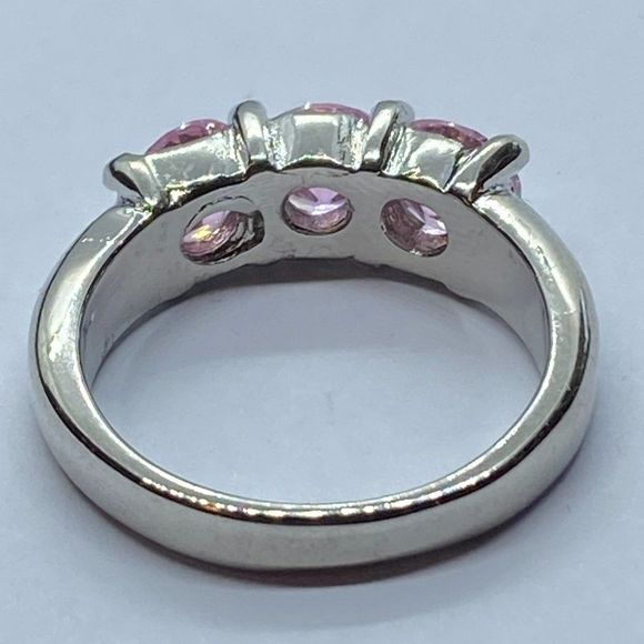 Swarovski Crystal Pink 3 Stone Ring (trilogy, past-present-future) - Picture 6 of 10